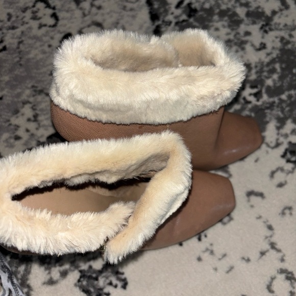Guess Tan Heeled Boots with Faux Fur - Picture 4 of 5